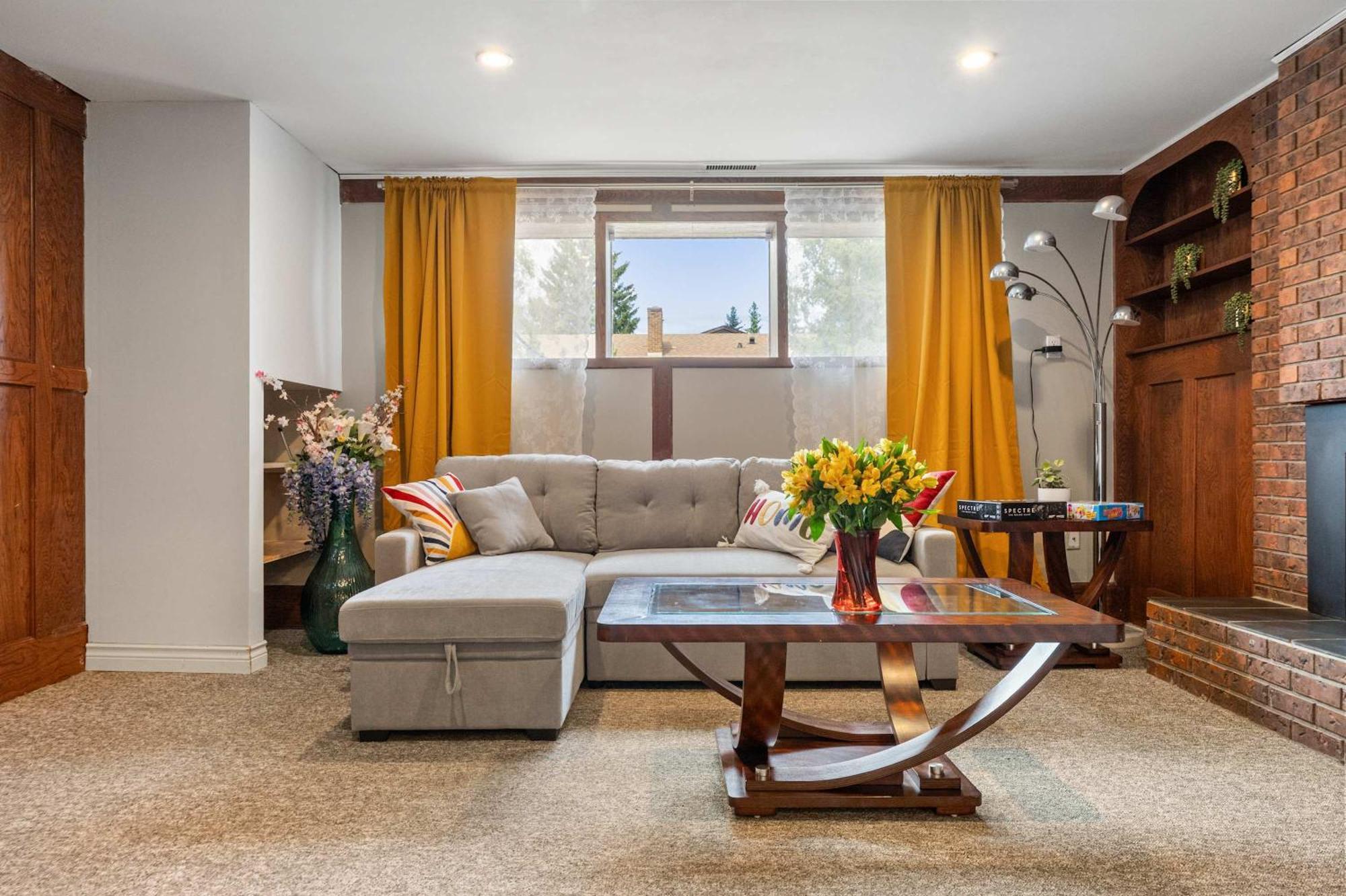 New! Enjoy Yoga Classes! Private 2 Bedroom W Netflix & Banff Pass! Near Championship Golf Course! * Calgary