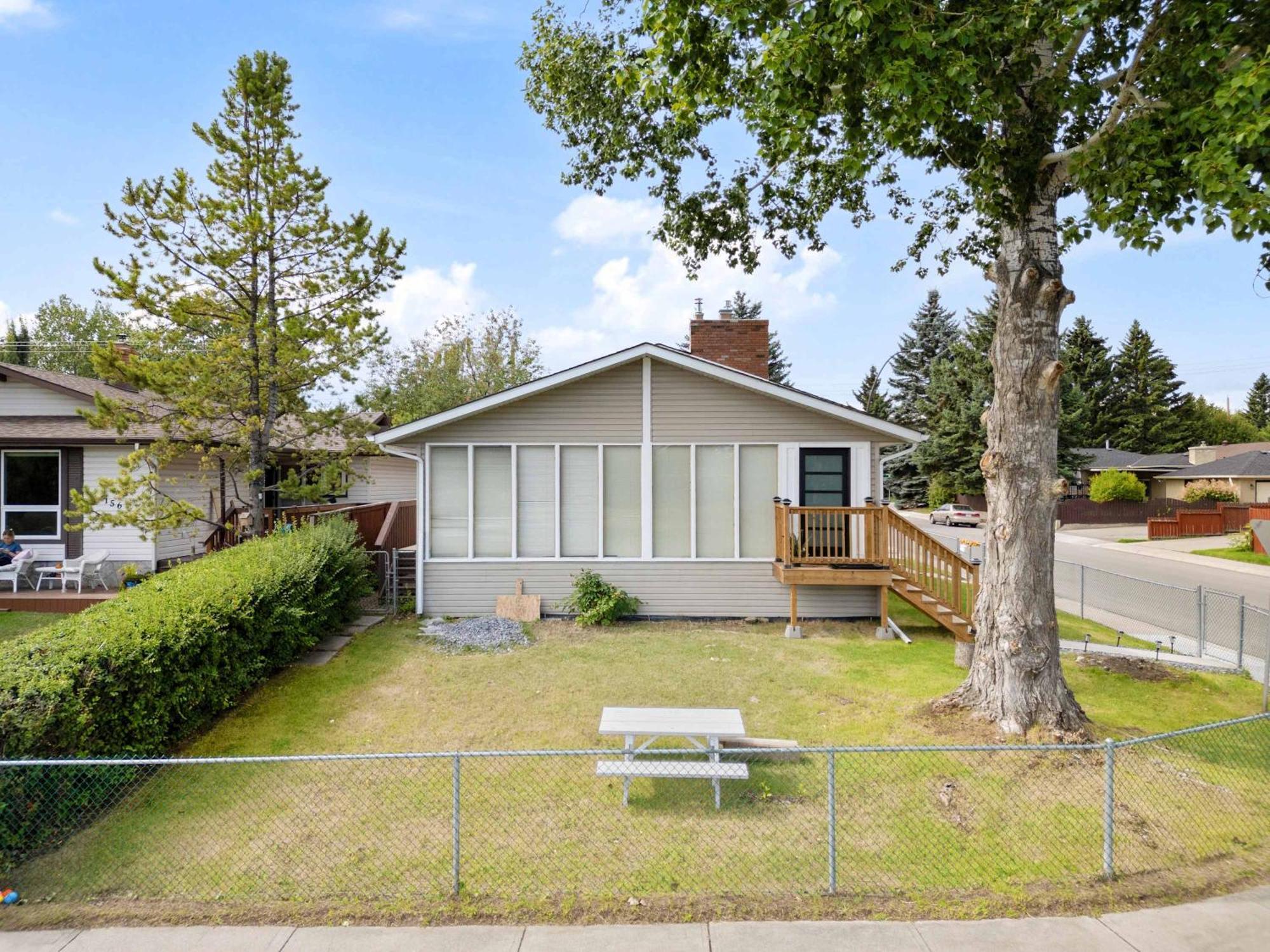 New! Enjoy Yoga Classes! Private 2 Bedroom W Netflix & Banff Pass! Near Championship Golf Course!