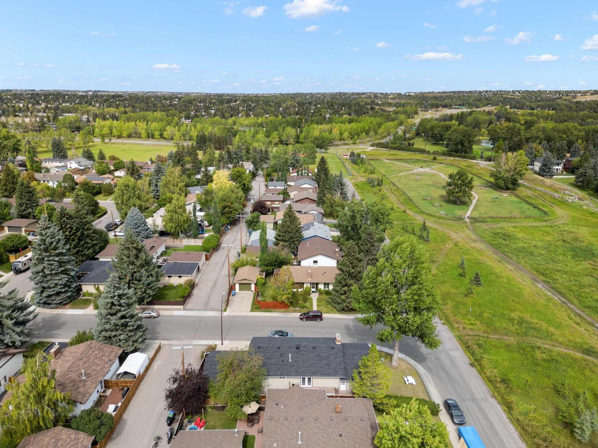 New! Enjoy Yoga Classes! Private 2 Bedroom W Netflix & Banff Pass! Near Championship Golf Course! Holiday home