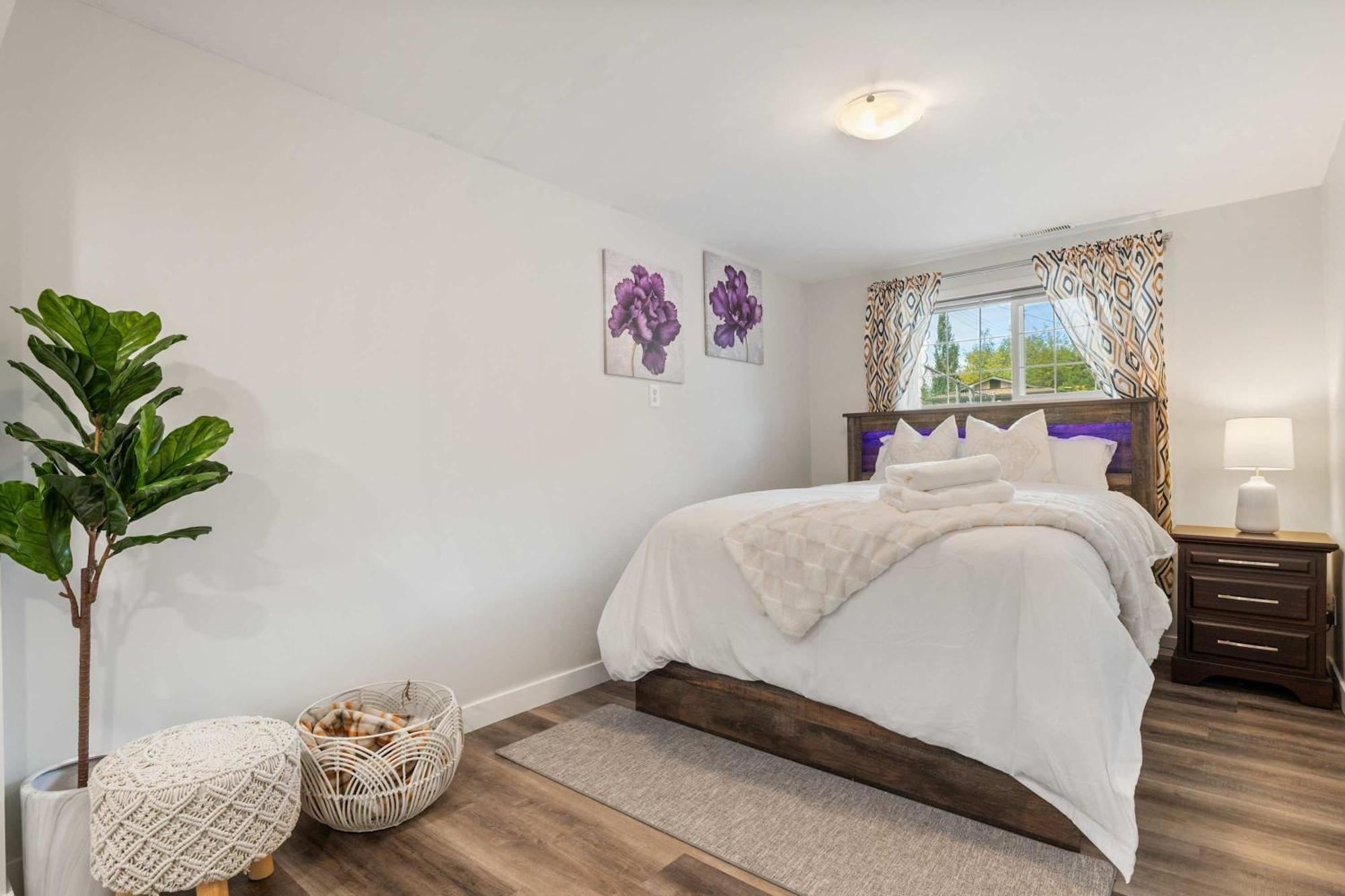 Holiday home New! Enjoy Yoga Classes! Private 2 Bedroom W Netflix & Banff Pass! Near Championship Golf Course!