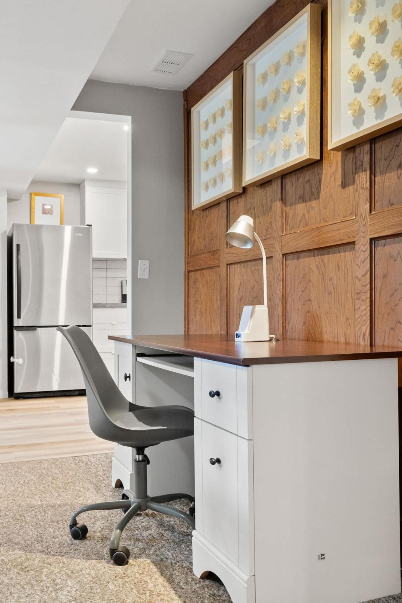 New! Enjoy Yoga Classes! Private 2 Bedroom W Netflix & Banff Pass! Near Championship Golf Course! Calgary