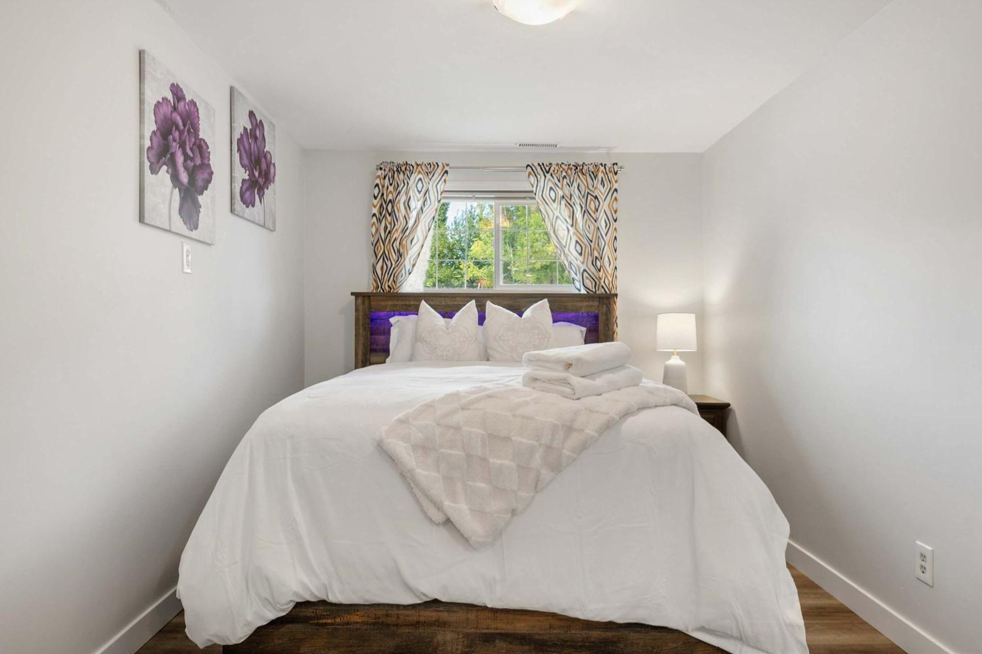 New! Enjoy Yoga Classes! Private 2 Bedroom W Netflix & Banff Pass! Near Championship Golf Course! Hébergement de vacances